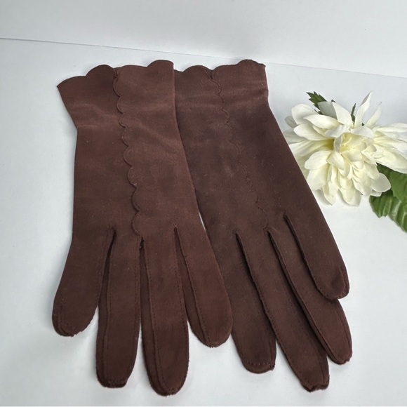 Vintage Brown Cocktail Evening Gloves Cir 1960s Scalloped Edge Gathered Wrist - Picture 1 of 5
